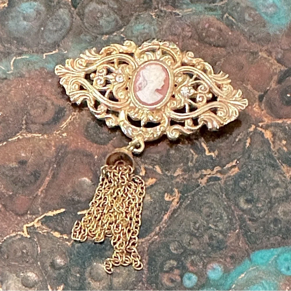 Vintage Genuine Cameo With Tassel Brooch Horizontal Intricate Scroll Design Gold - Picture 10 of 11